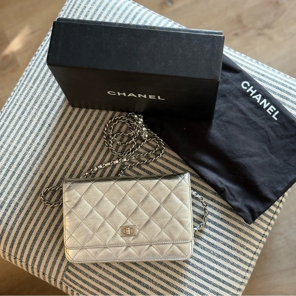 CHANEL Reissue 2.55 WOC Metallic Silver